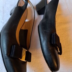 Women’s black shoes, box not included